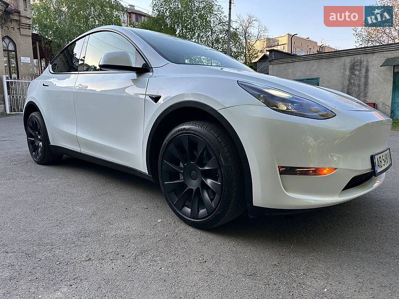 Позашляховик / Кросовер Tesla Model Y 2024 в Києві