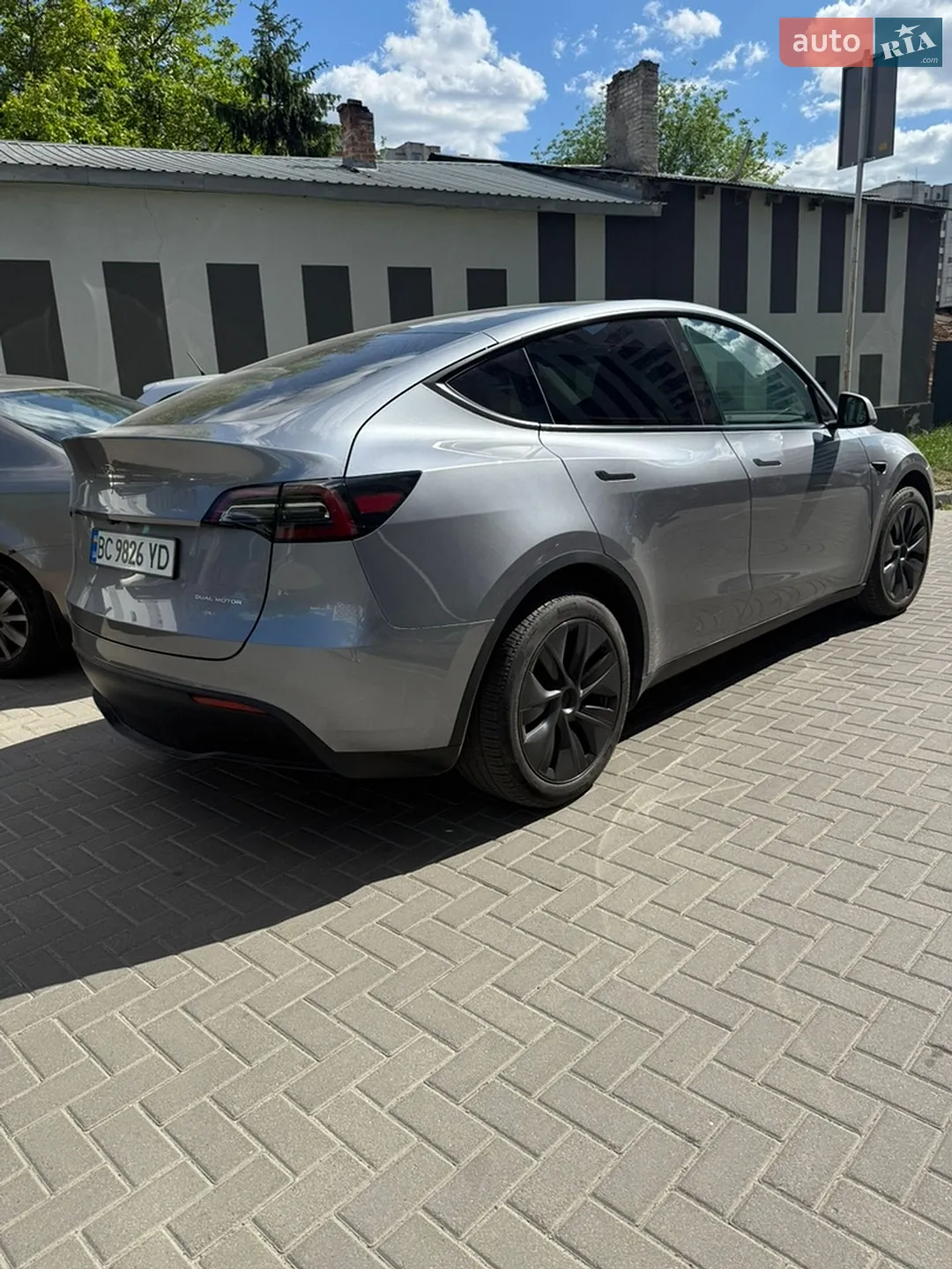 Tesla Model Y 2024 VIN 7SAYGDEE9SA359782 фото оголошення 5 з 10
