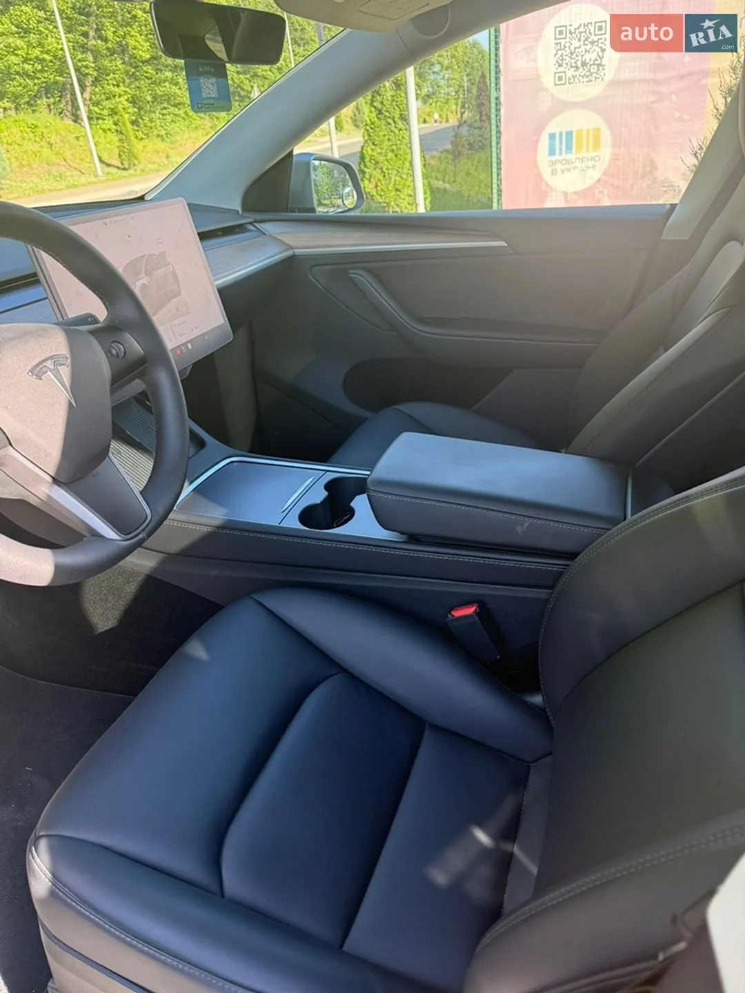 Tesla Model Y 2024 VIN 7SAYGDEE9SA359782 фото оголошення 8 з 10