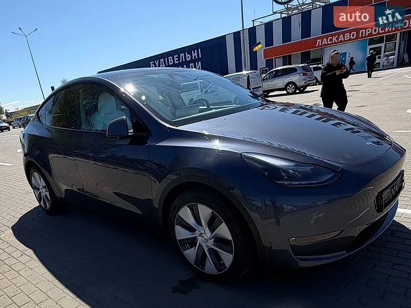 Внедорожник / Кроссовер Tesla Model Y 2023 в Киеве