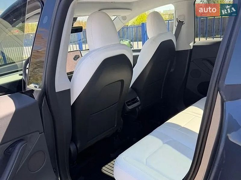 Внедорожник / Кроссовер Tesla Model Y 2023 в Киеве