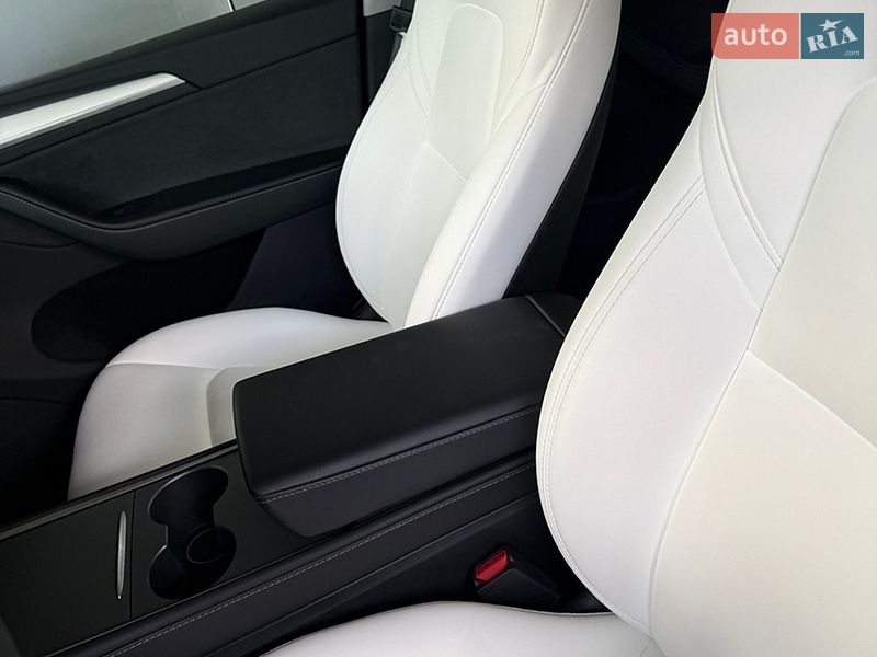 Внедорожник / Кроссовер Tesla Model Y 2023 в Киеве