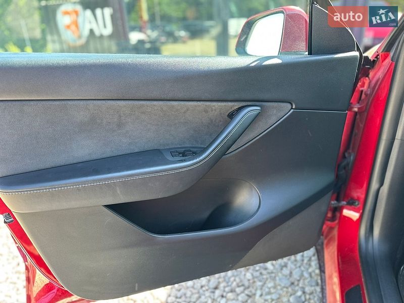 Позашляховик / Кросовер Tesla Model Y 2021 в Львові