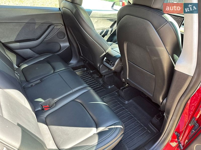 Позашляховик / Кросовер Tesla Model Y 2021 в Львові