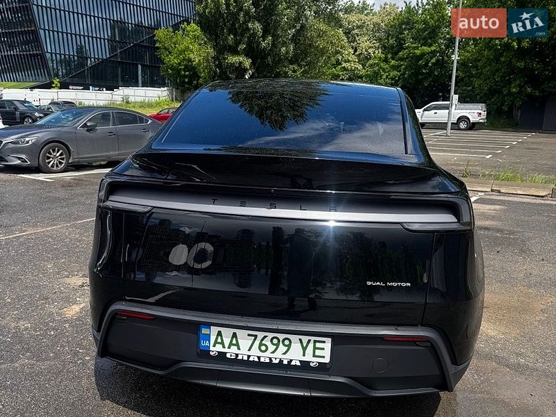 Внедорожник / Кроссовер Tesla Model Y 2025 в Киеве