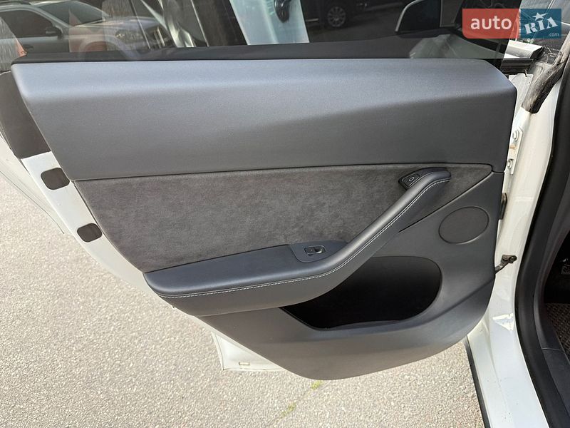 Позашляховик / Кросовер Tesla Model Y 2021 в Харкові