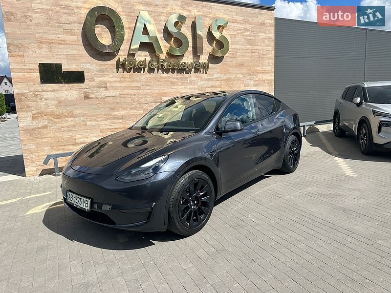 Tesla Model Y 2024