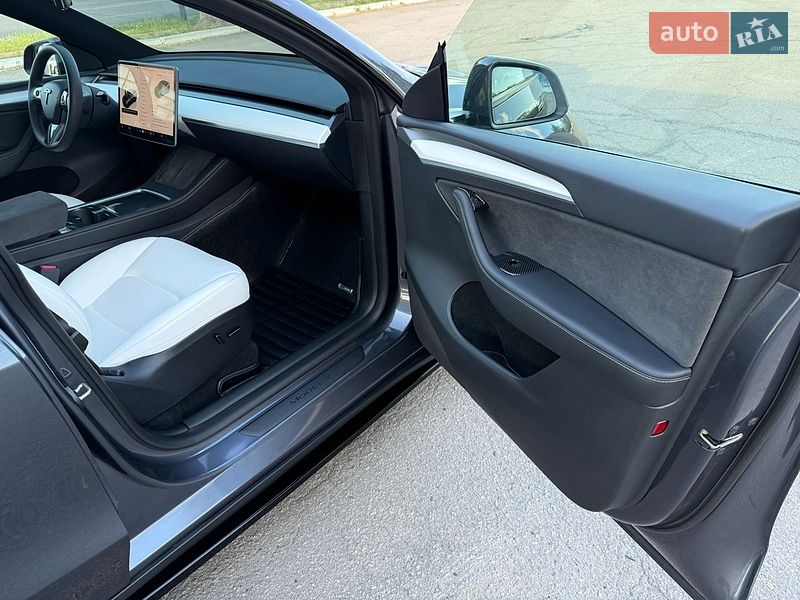 Внедорожник / Кроссовер Tesla Model Y 2023 в Днепре