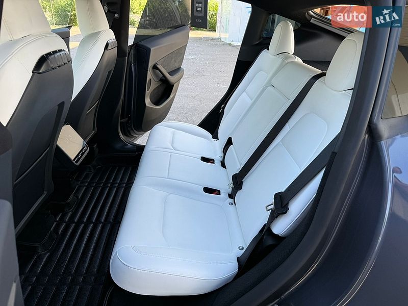 Внедорожник / Кроссовер Tesla Model Y 2023 в Днепре