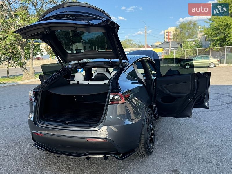 Внедорожник / Кроссовер Tesla Model Y 2023 в Днепре