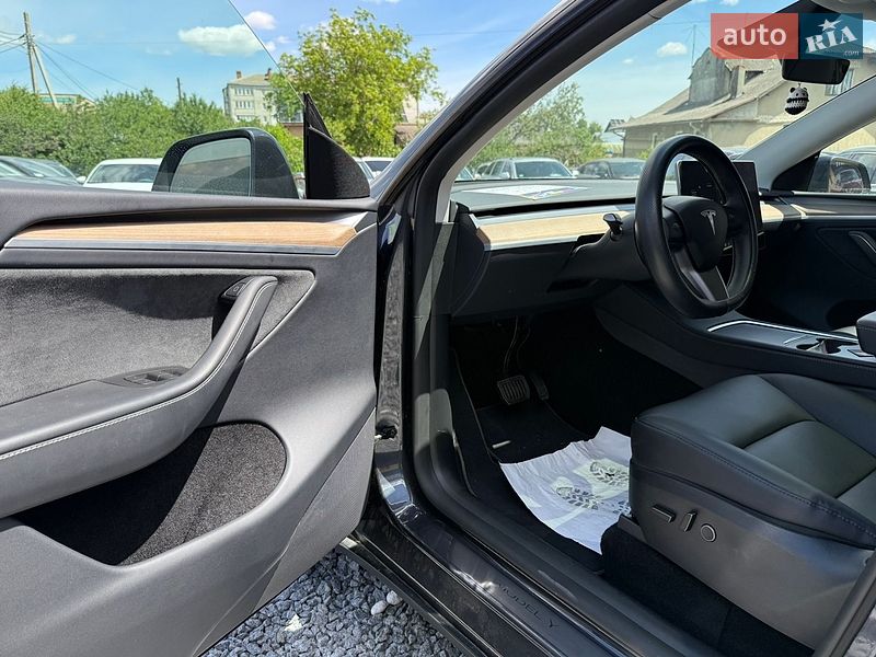 Позашляховик / Кросовер Tesla Model Y 2024 в Стрию