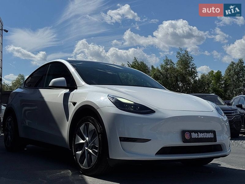 Внедорожник / Кроссовер Tesla Model Y 2023 в Ровно
