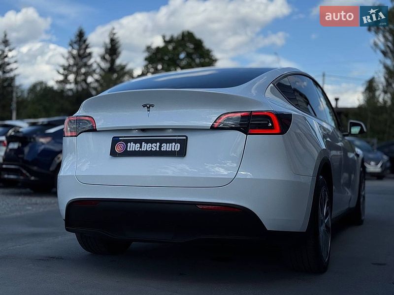 Внедорожник / Кроссовер Tesla Model Y 2023 в Ровно