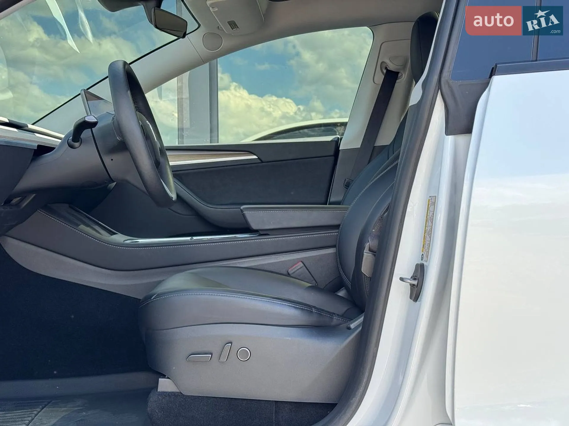 2023 Tesla Model Y - мініатюра 32