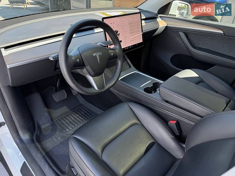 Внедорожник / Кроссовер Tesla Model Y 2023 в Ровно
