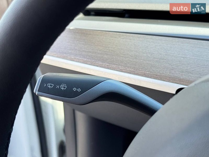 Внедорожник / Кроссовер Tesla Model Y 2023 в Ровно