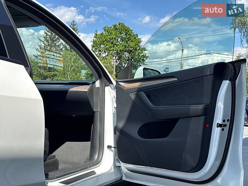 Внедорожник / Кроссовер Tesla Model Y 2023 в Ровно