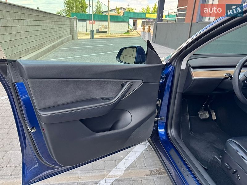 Внедорожник / Кроссовер Tesla Model Y 2021 в Ровно