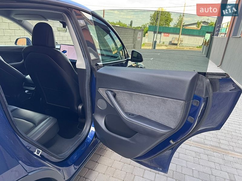 Внедорожник / Кроссовер Tesla Model Y 2021 в Ровно