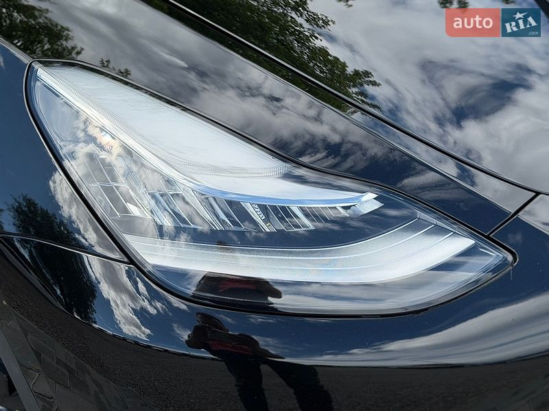 Внедорожник / Кроссовер Tesla Model Y 2021 в Киеве