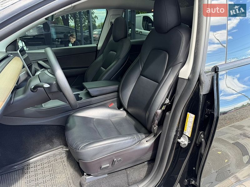 Внедорожник / Кроссовер Tesla Model Y 2021 в Киеве