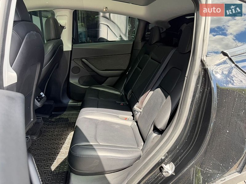 Внедорожник / Кроссовер Tesla Model Y 2021 в Киеве