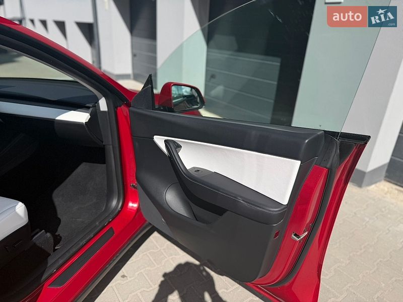 Позашляховик / Кросовер Tesla Model Y 2021 в Тернополі