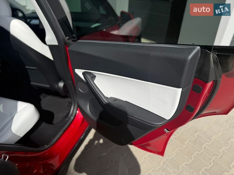Позашляховик / Кросовер Tesla Model Y 2021 в Тернополі