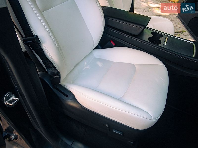 Внедорожник / Кроссовер Tesla Model Y 2022 в Киеве