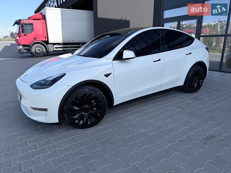Позашляховик / Кросовер Tesla Model Y 2023 в Тернополі