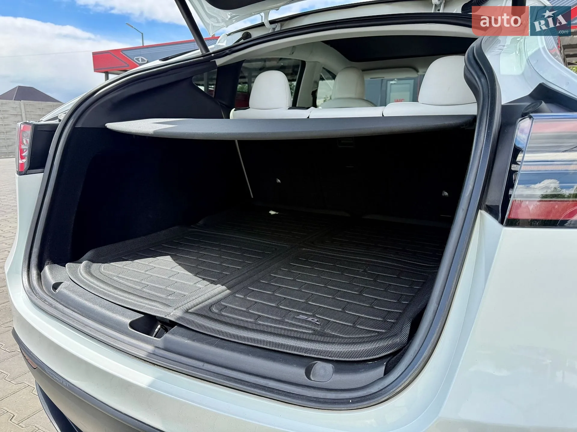 2022 Tesla Model Y - мініатюра 3