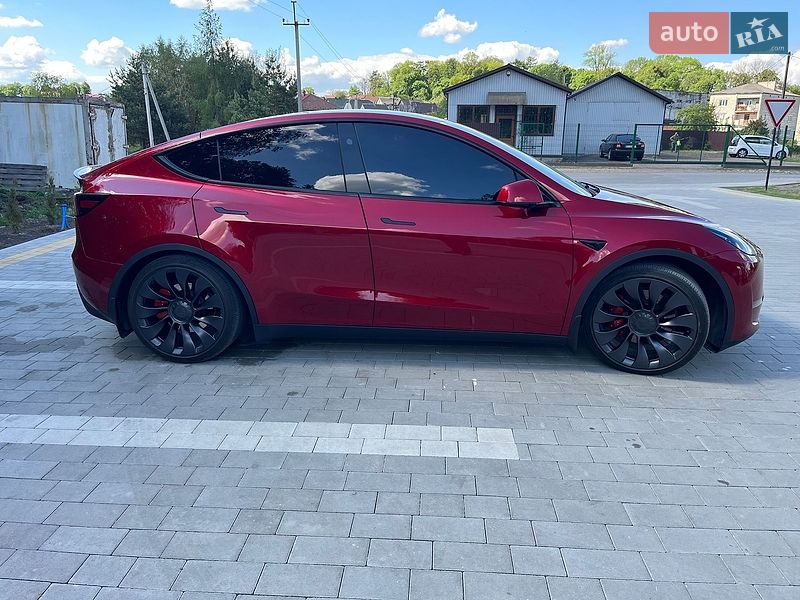 Tesla Model Y 2024