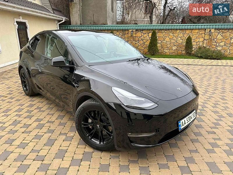 Tesla Model Y 2024