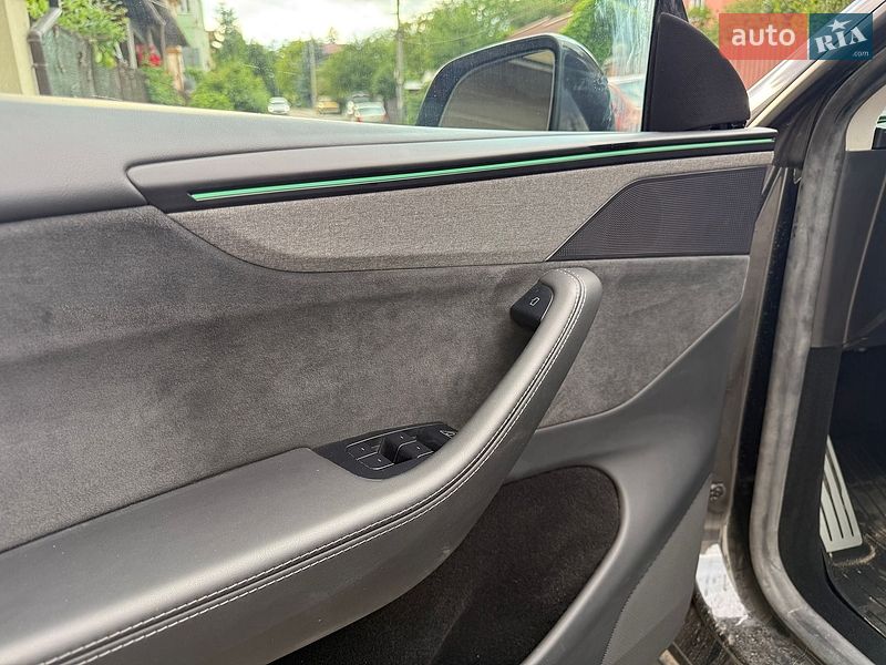 Позашляховик / Кросовер Tesla Model Y 2025 в Львові