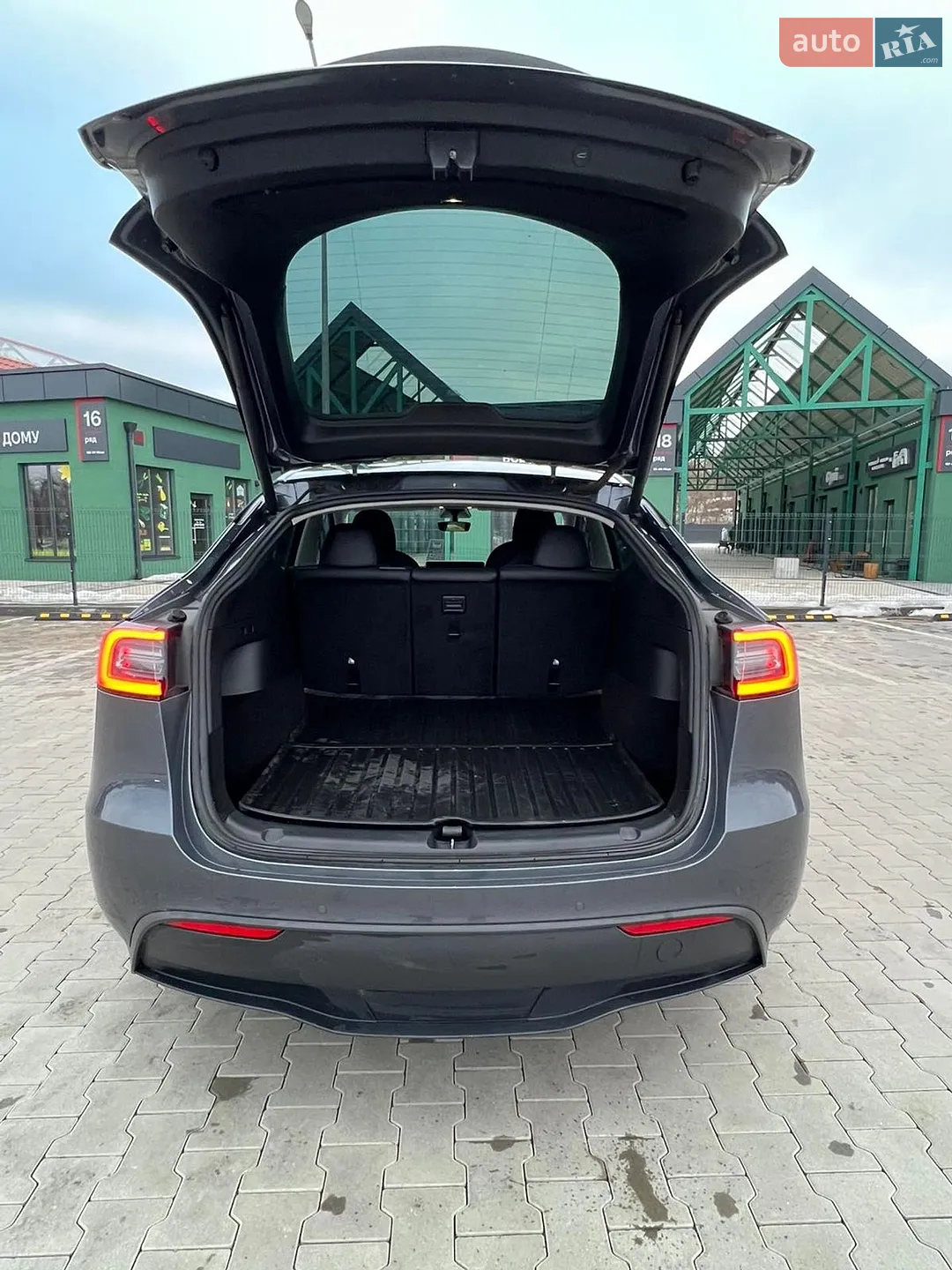 2022 Tesla Model Y - мініатюра 3