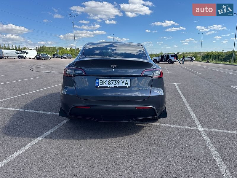 Позашляховик / Кросовер Tesla Model Y 2023 в Рівному фото 12 Позашляховик / Кросовер Tesla Model Y 2023 в Рівному