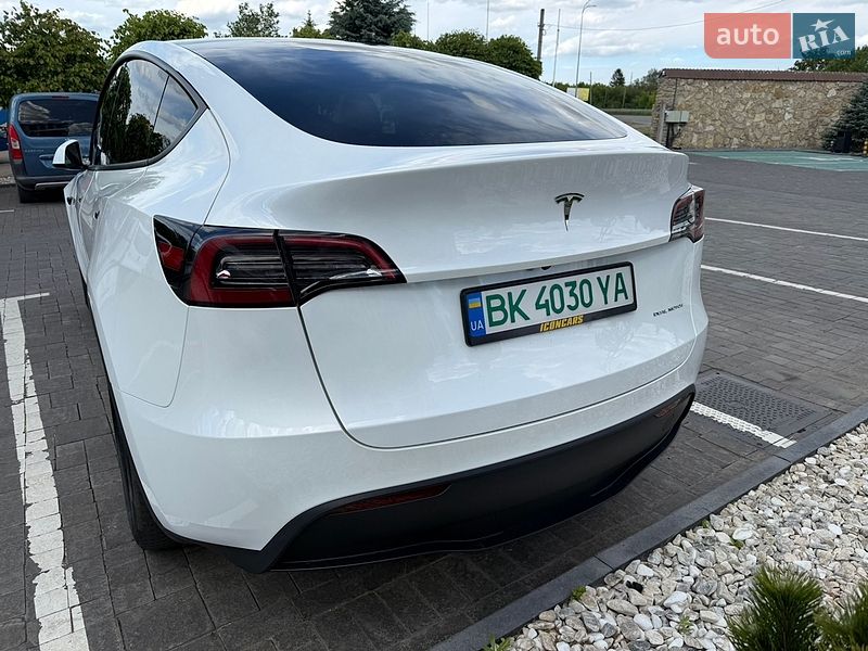 Внедорожник / Кроссовер Tesla Model Y 2023 в Ровно
