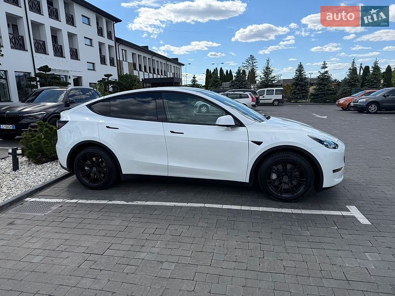 Внедорожник / Кроссовер Tesla Model Y 2023 в Ровно