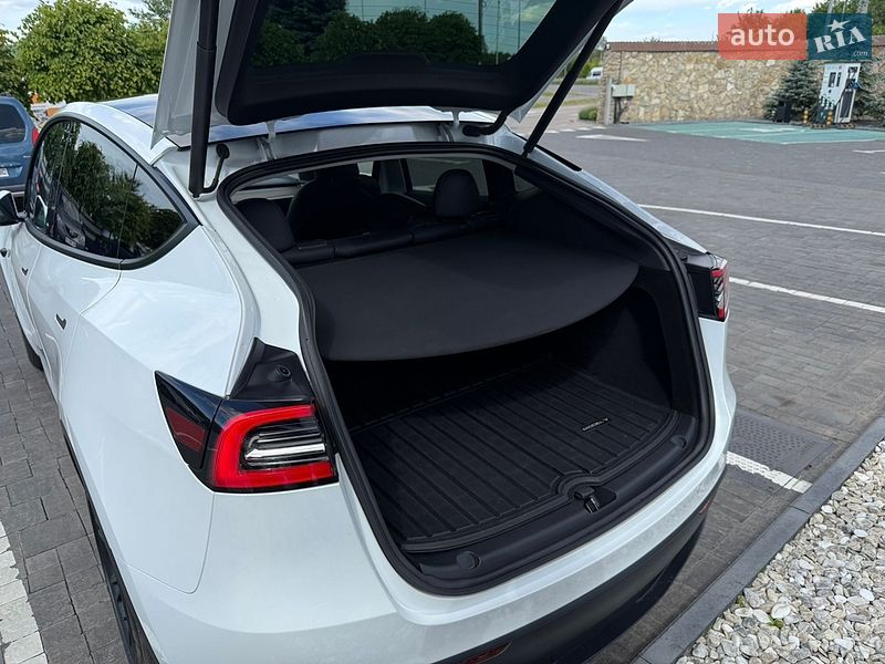 Внедорожник / Кроссовер Tesla Model Y 2023 в Ровно