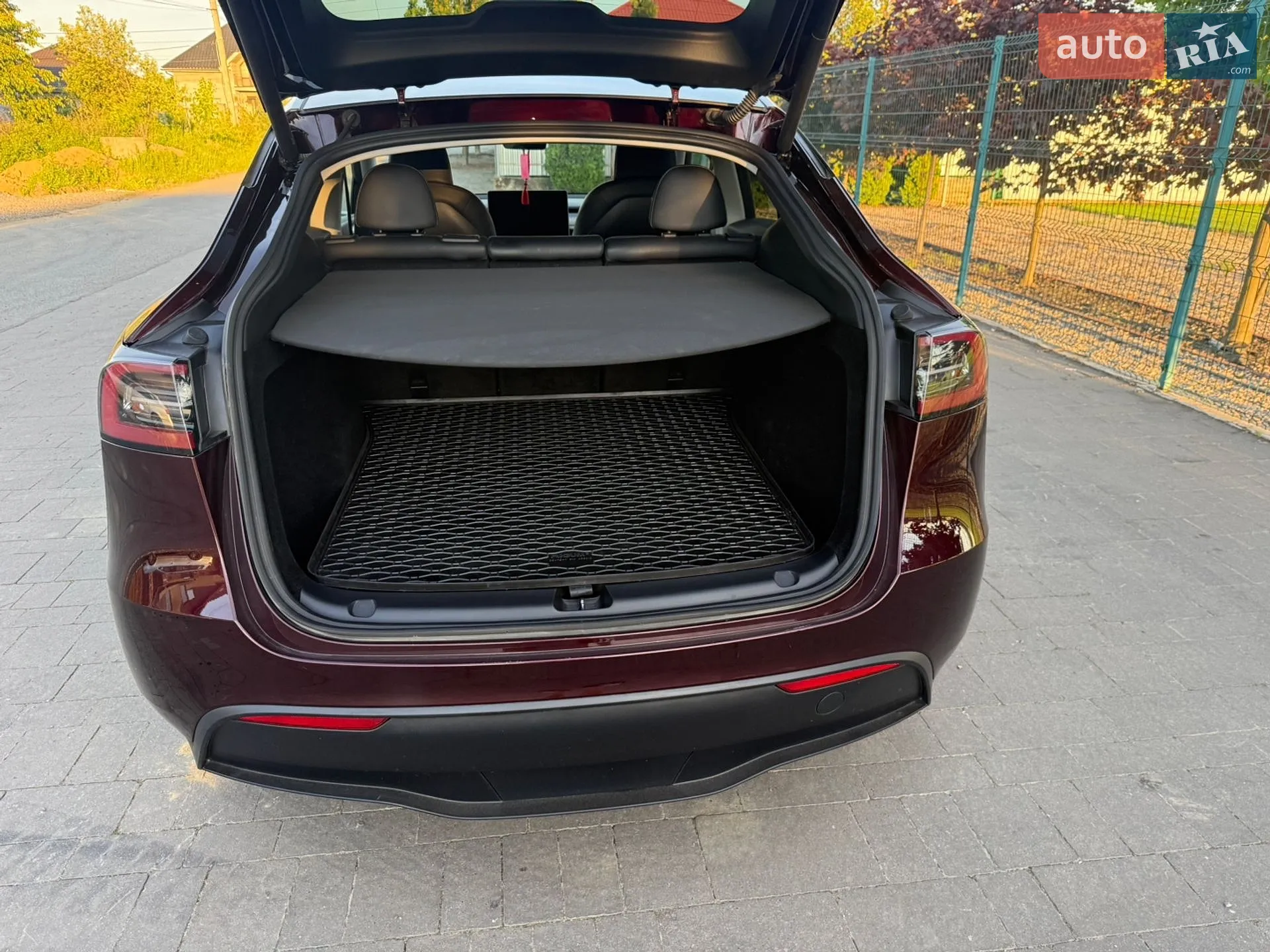 2024 Tesla Model Y - мініатюра 8