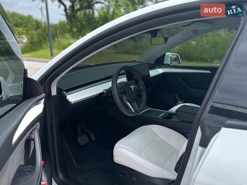 Внедорожник / Кроссовер Tesla Model Y 2023 в Львове