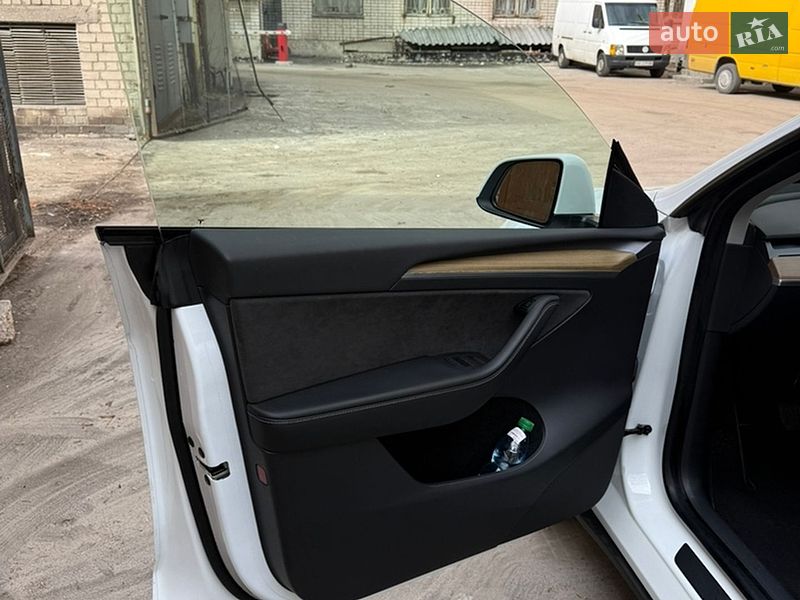 Позашляховик / Кросовер Tesla Model Y 2023 в Дніпрі