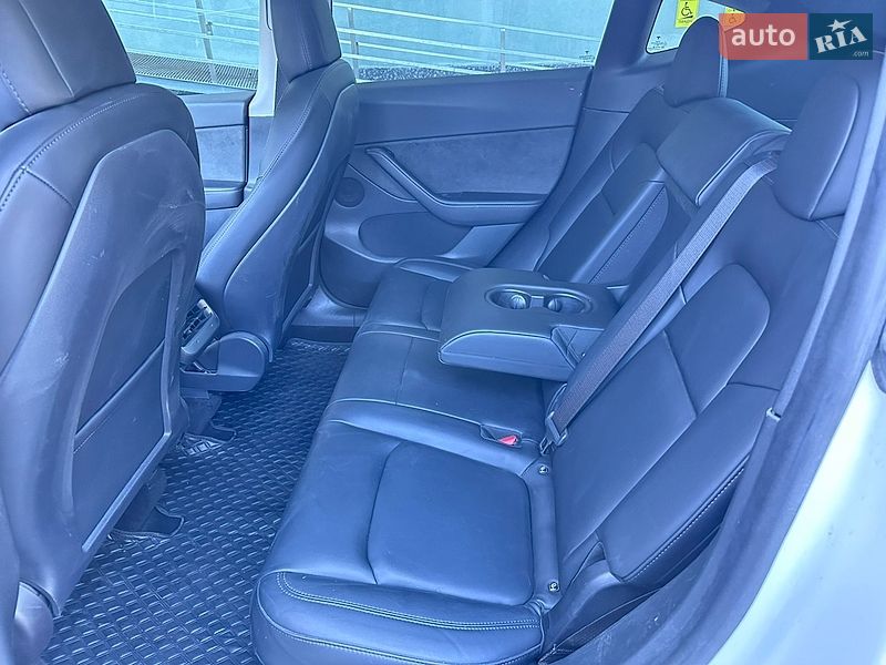 Внедорожник / Кроссовер Tesla Model Y 2021 в Ровно