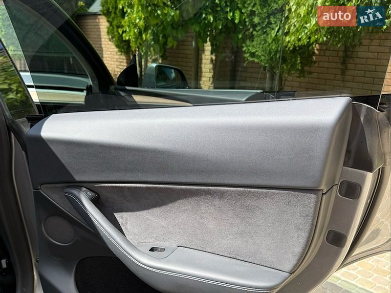 Позашляховик / Кросовер Tesla Model Y 2024 в Вінниці
