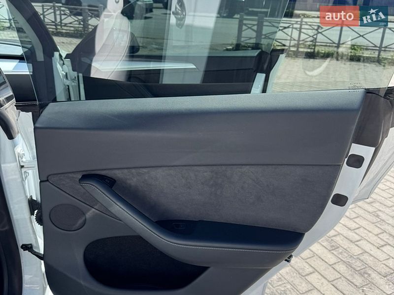 Внедорожник / Кроссовер Tesla Model Y 2024 в Днепре