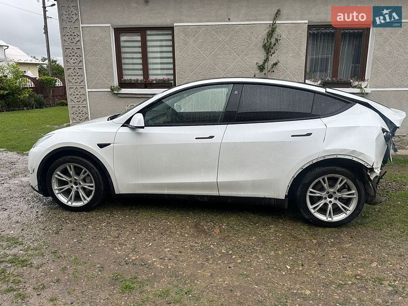 Внедорожник / Кроссовер Tesla Model Y 2021 в Косове