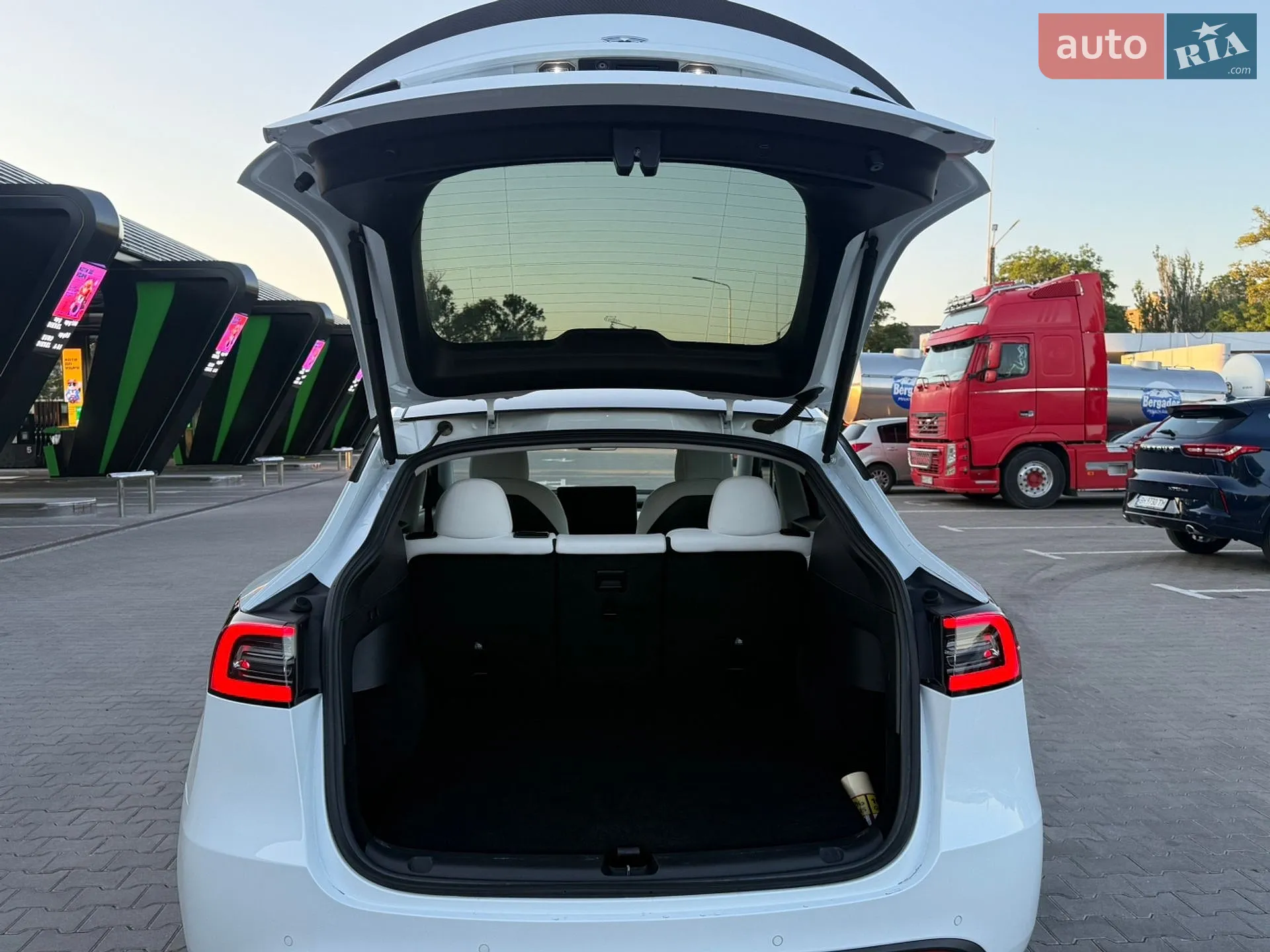 2021 Tesla Model Y - мініатюра 16