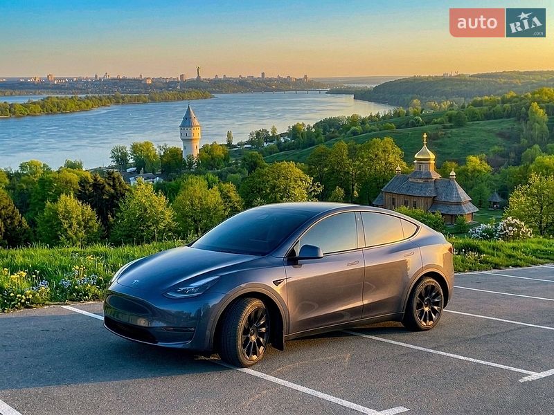Tesla Model Y 2023