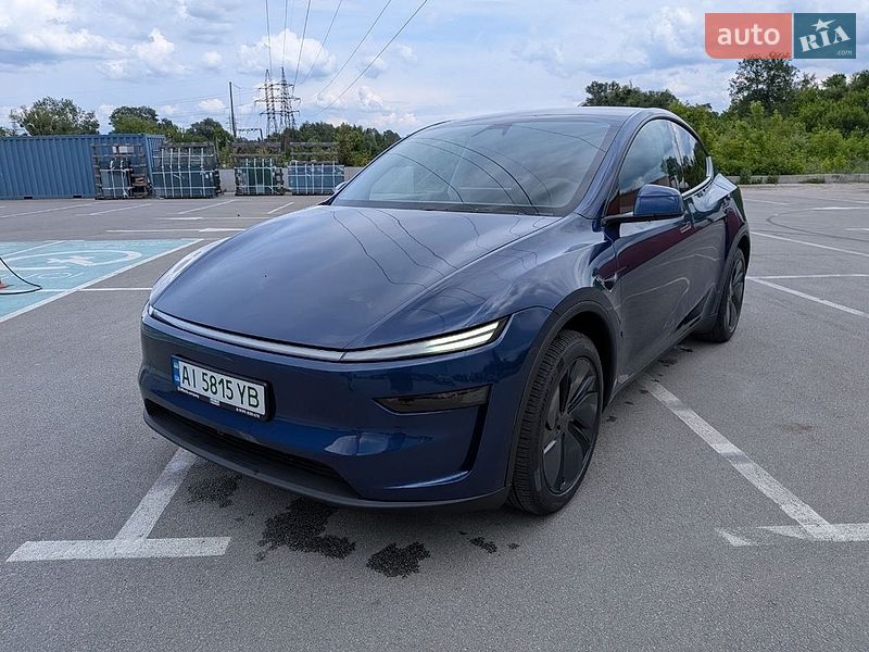 Tesla Model Y 2025