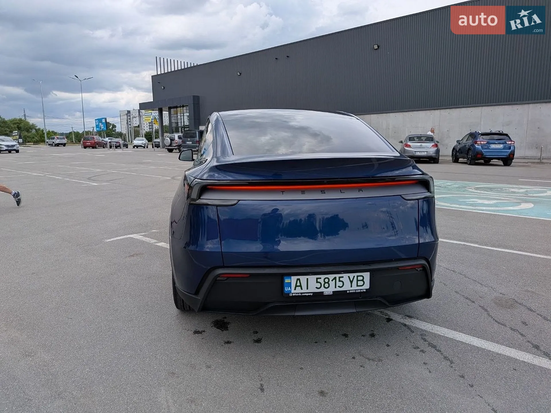 2025 Tesla Model Y - мініатюра 10